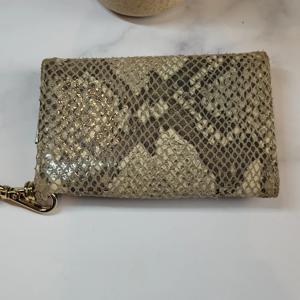 MICHAEL KORS SNAKE PRINT PHONE WRISTLET